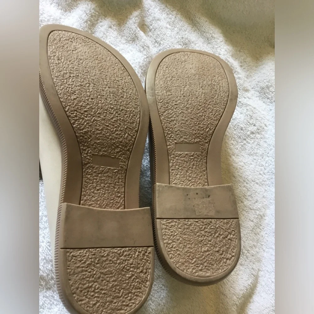 Gangming Cream Double-Buckle Loafers with Gold Hardware
